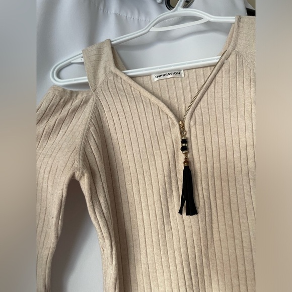 Impressions Off-Shoulder Cream Sweater with jewelled Tassel size small NWOT - Picture 5 of 5